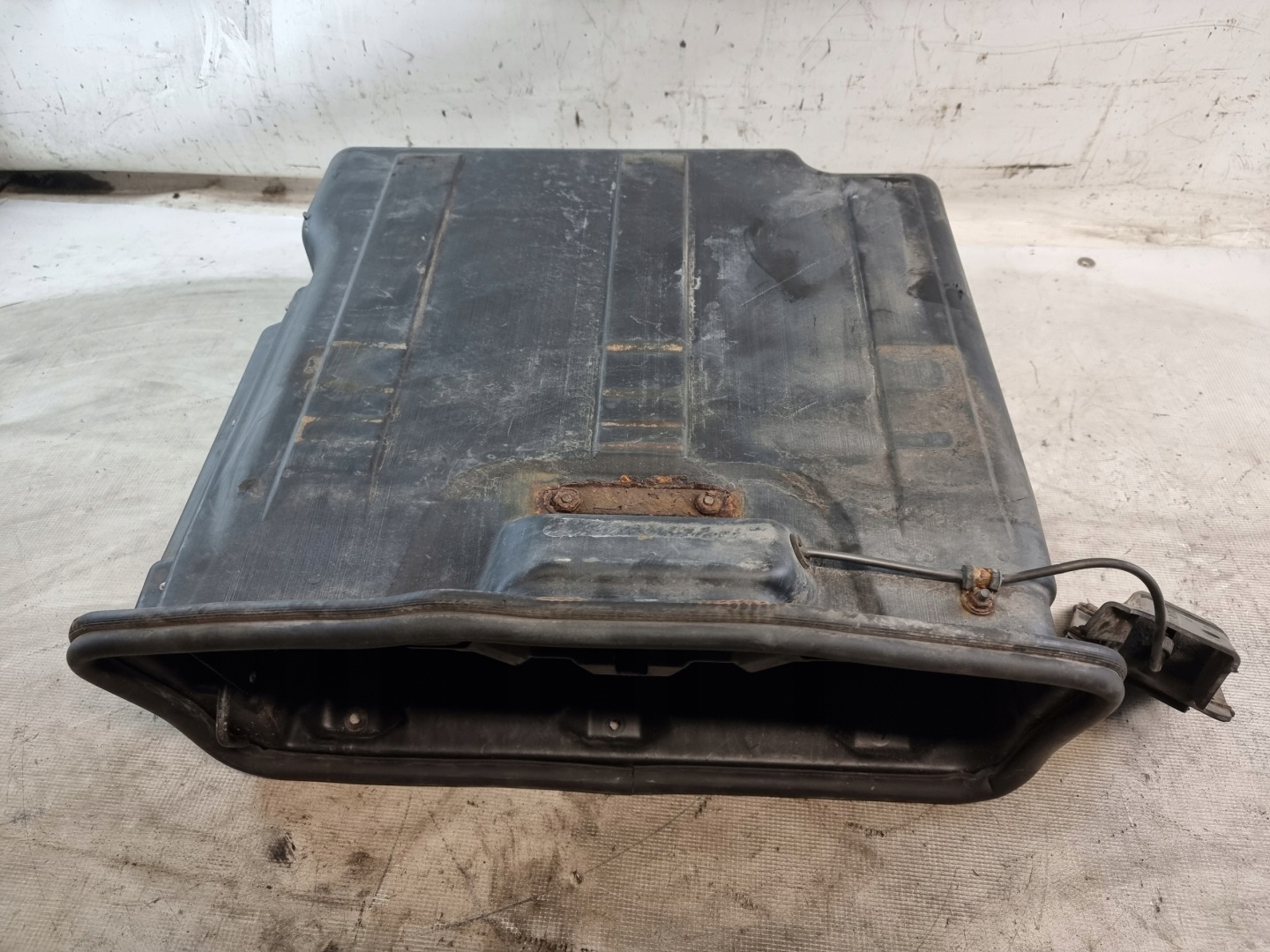 passenger compartment cabs left lower OE 504183045 IVECO STRALIS 450 E5 07r