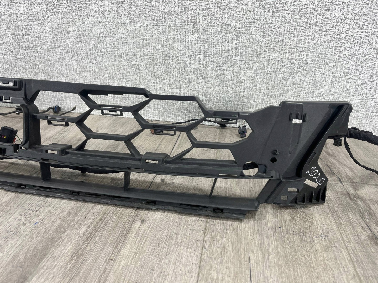 AUDI A3 S3 2022-> grid central of a bumper front 8Y0807647G