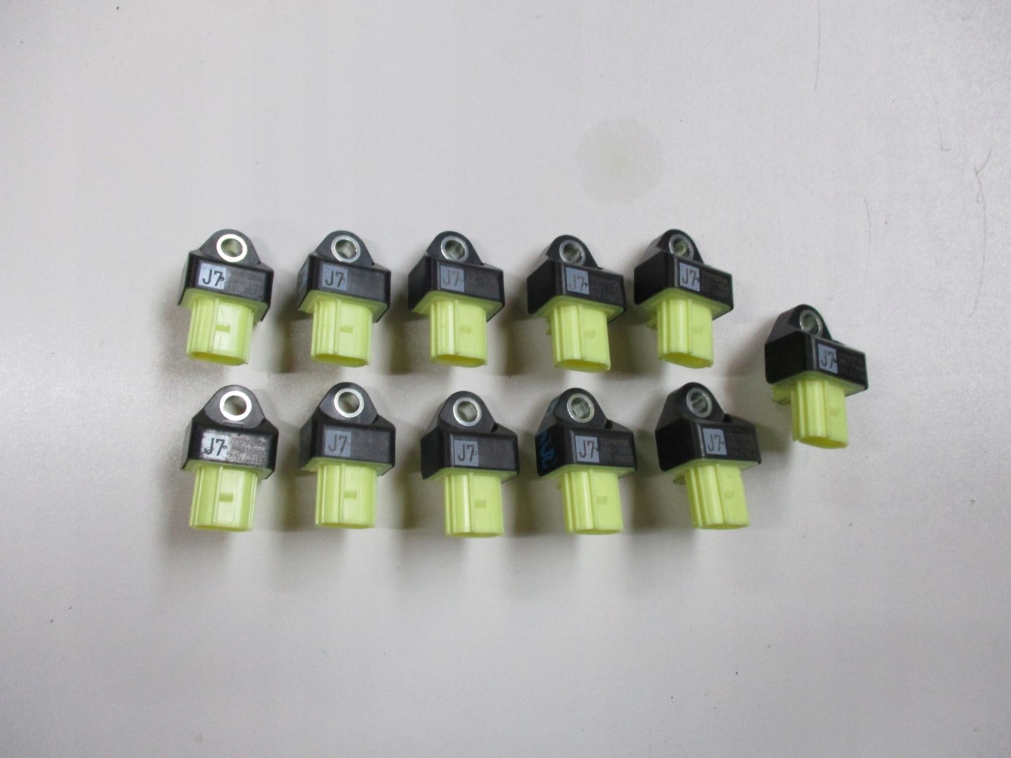 impact sensor TOYOTA 89831-28040