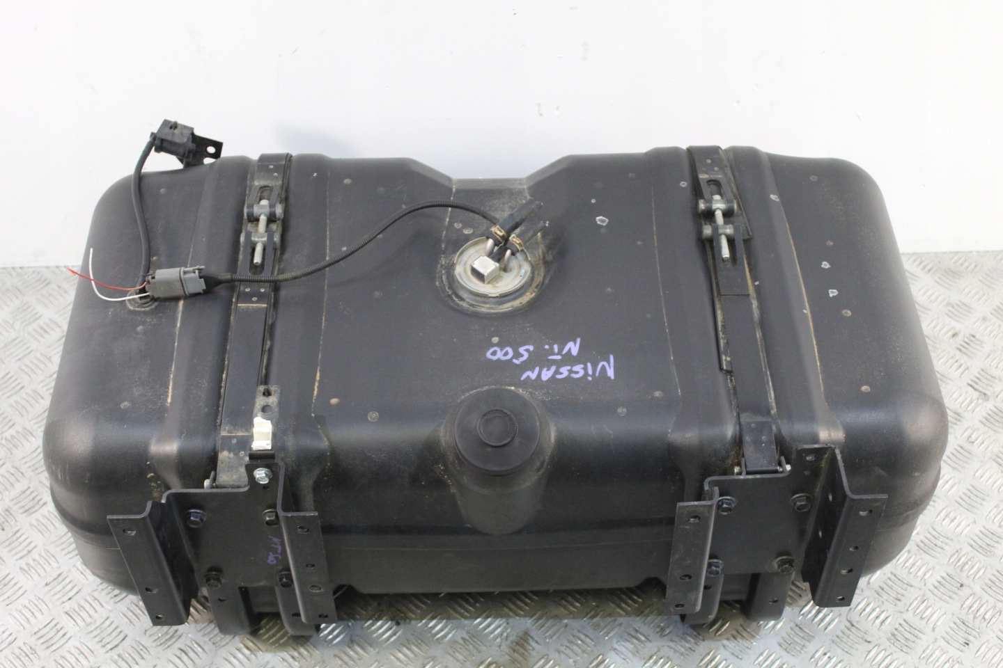 TANK NISSAN NT500