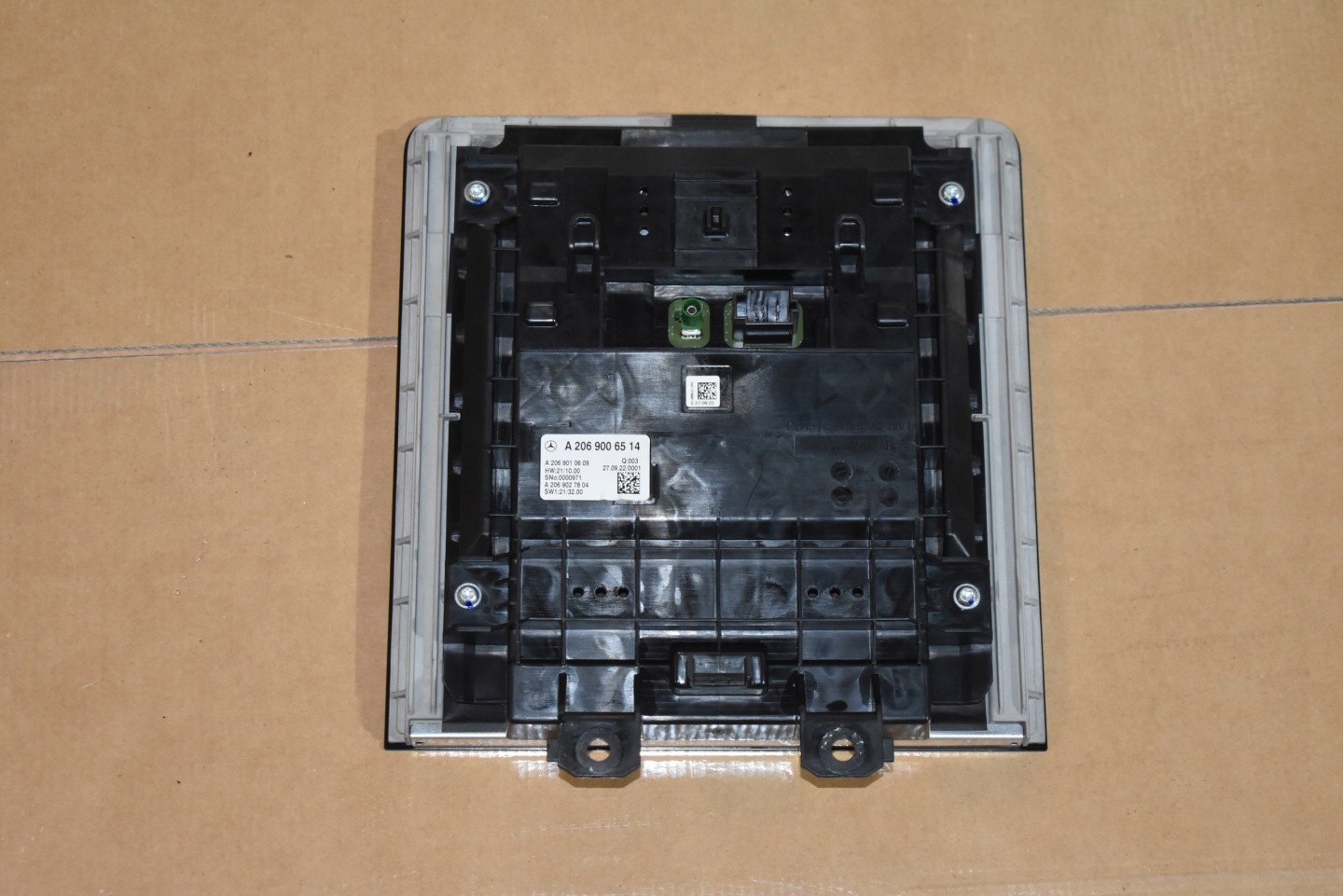IDEALNY display LCD MERCEDES W206 W254 1
