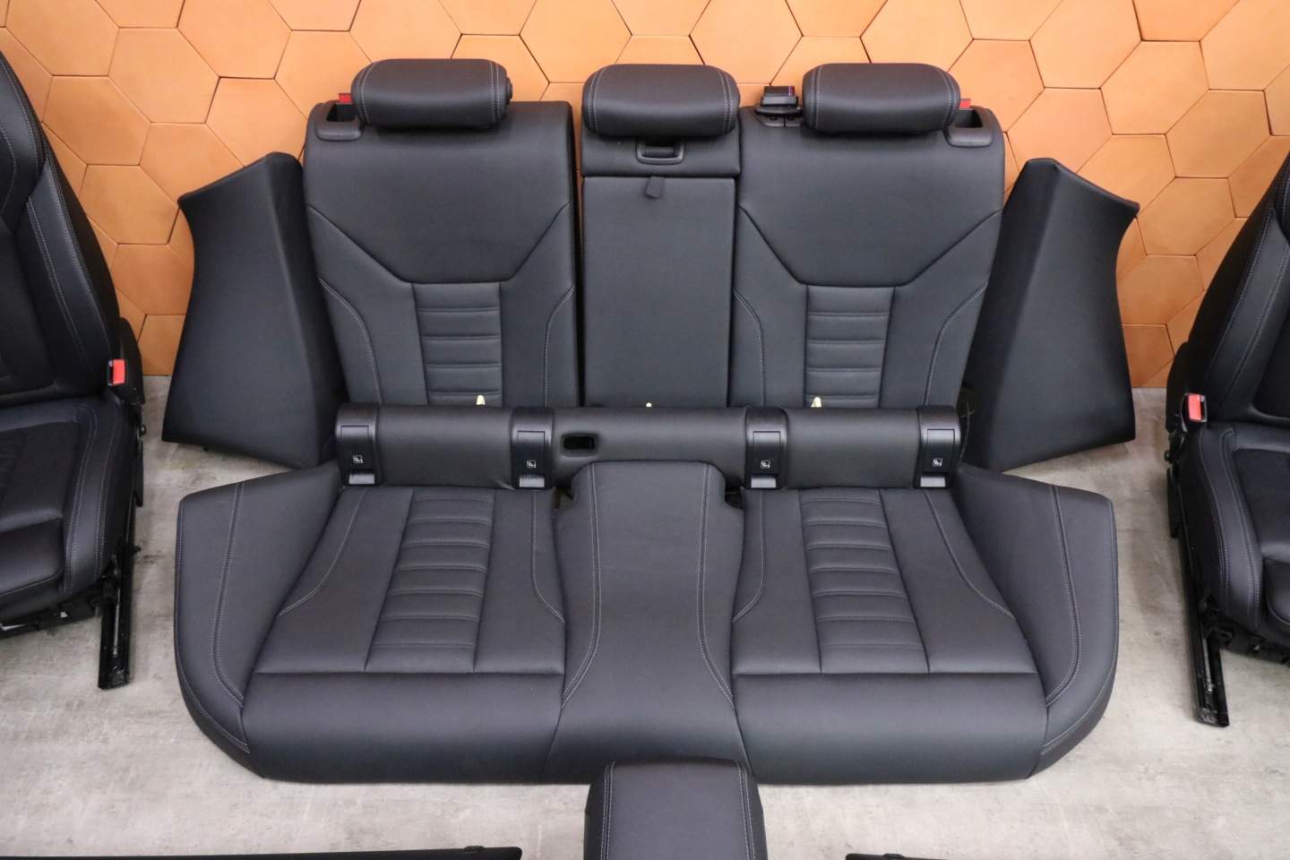 BMW i4 G26 inner seats side TUNEL m-packet WENTYLOWANE GRZANE