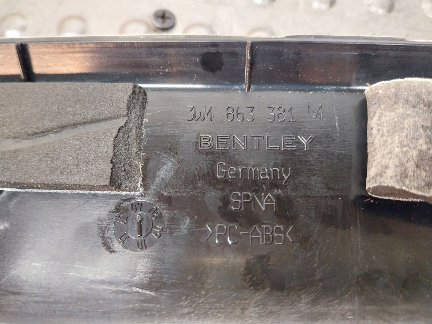 cap of the threshold left rear part 3W4863381M BENTLEY FLYING SPUR 2014-2018