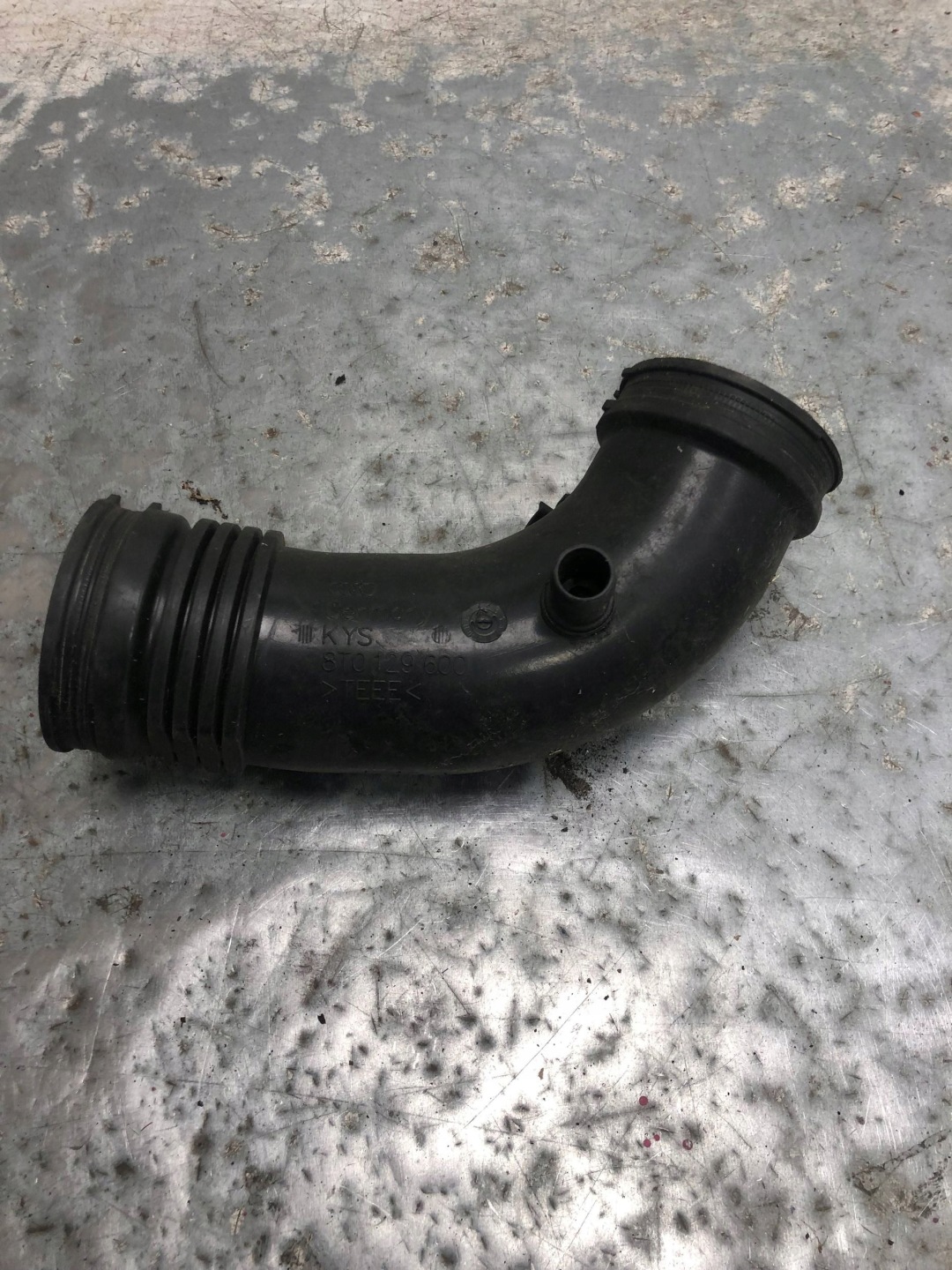 pipe air hose AUDI A5 8T 8T0129600