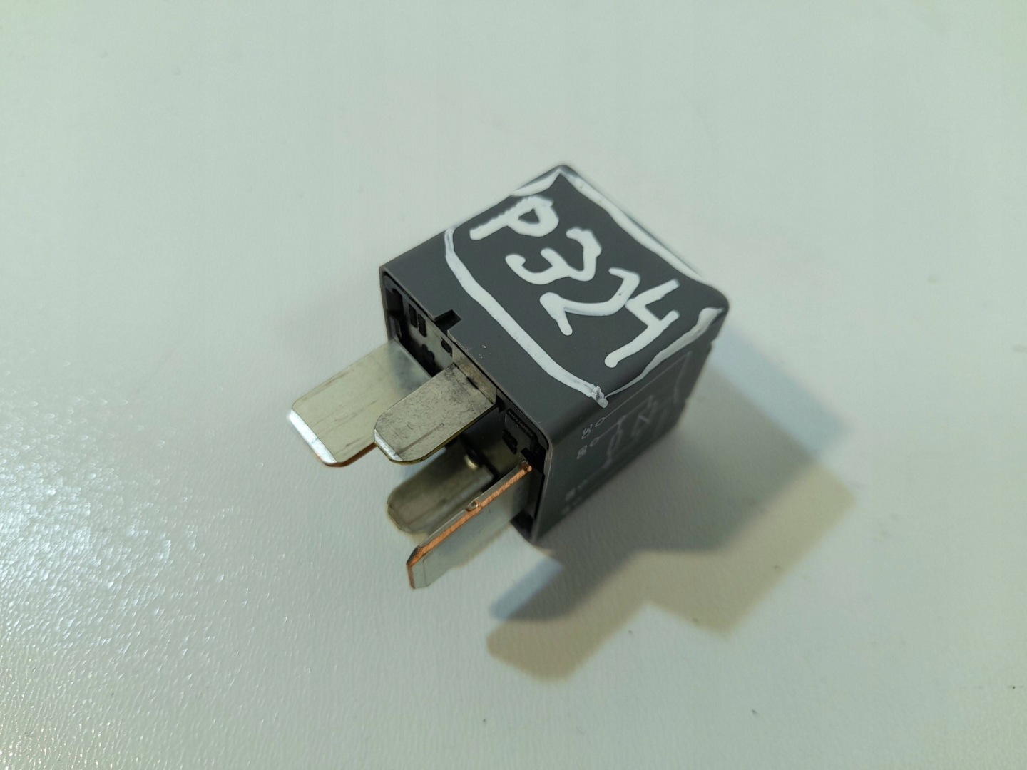 Mercedes-Benz GLC C253 relay A0009822923 (P324)