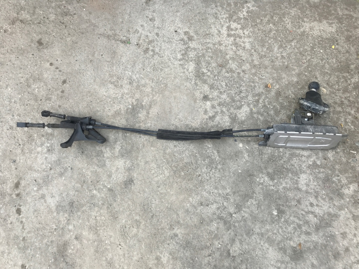 VW GOLF V Levier de vitesse Mecanisme levier vitesse Engrenage 1K0711061B