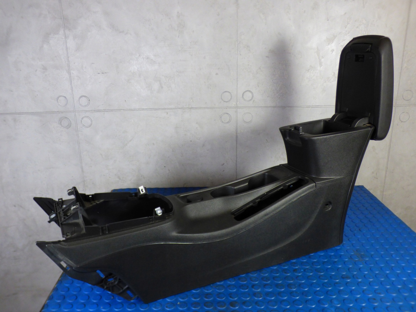 tunel central armrest EUROPA 13412338 OPEL ASTRA K V