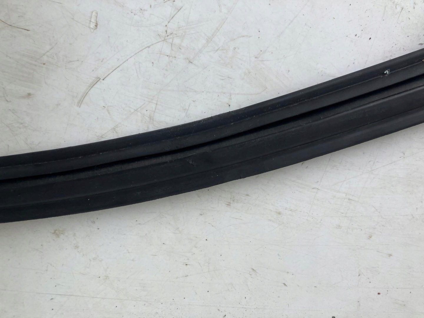 frame gasket door left front PEUGEOT 208 and 3D 9673603380