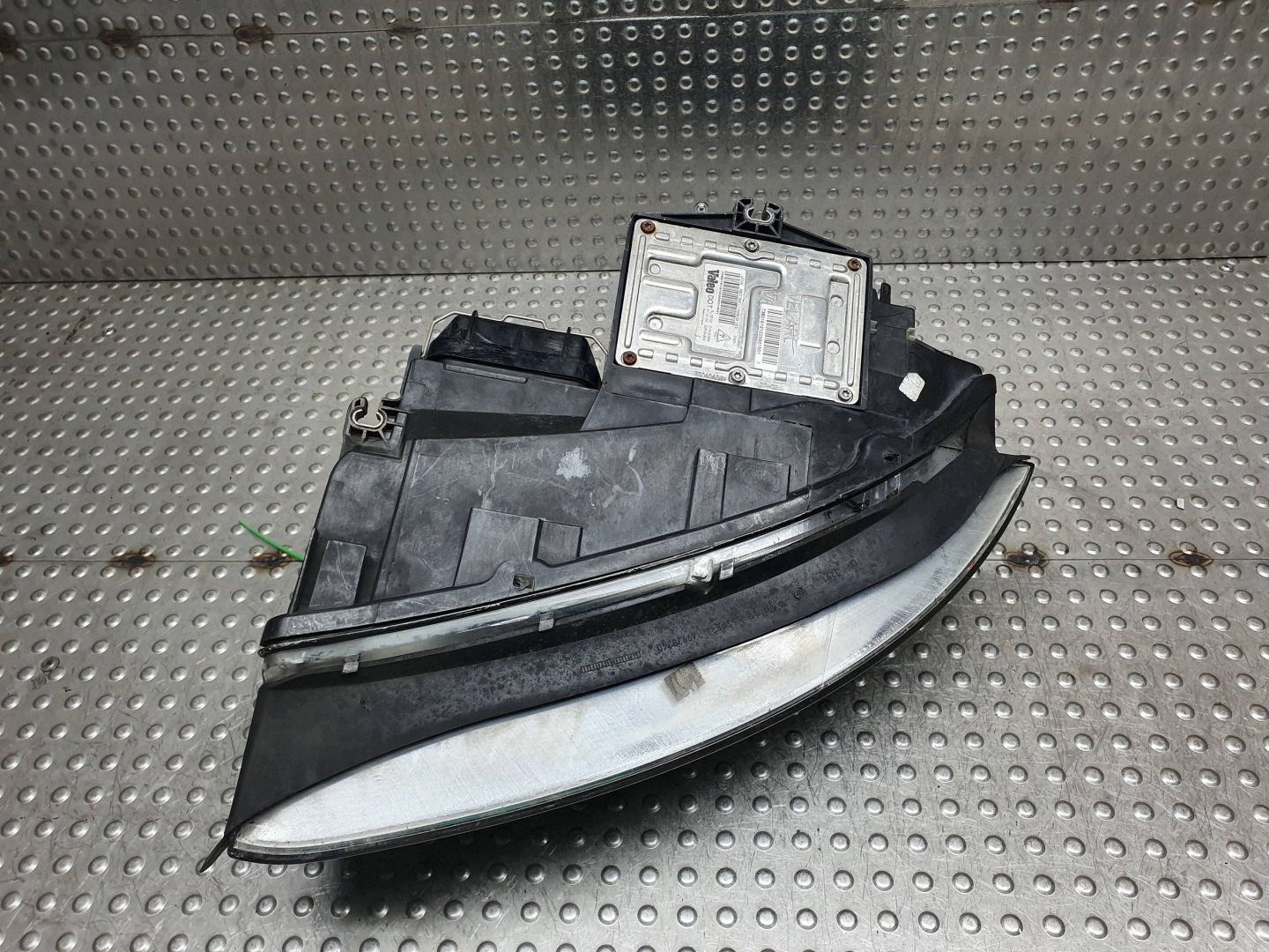 light REFLEKTOR right front XENON 8E0941030T AUDI A4 B6 00-04 NIE KLEJONA