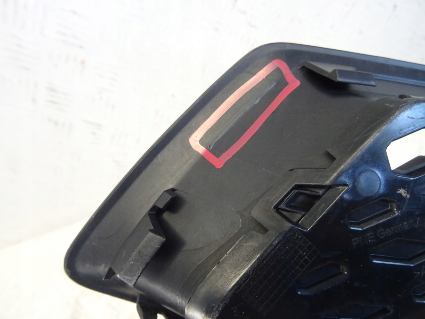 grid of a bumper front front right AUDI A4 B9 LIFT S-LINE 8W0807682