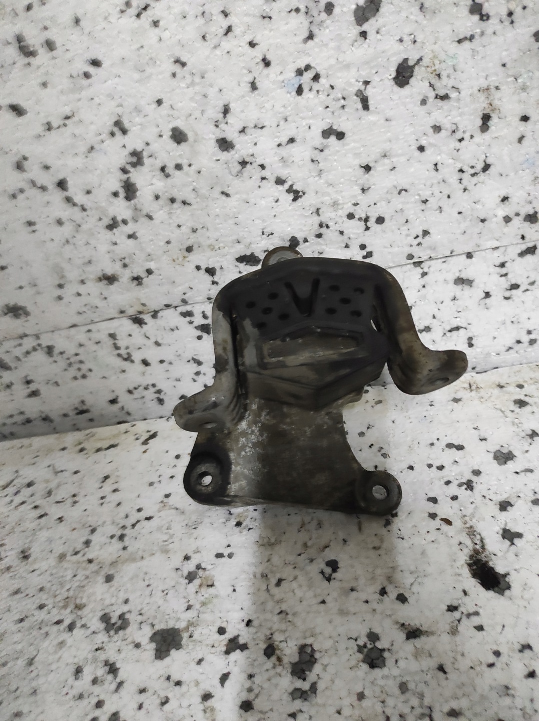 volkswagen engine mount 710,399 151