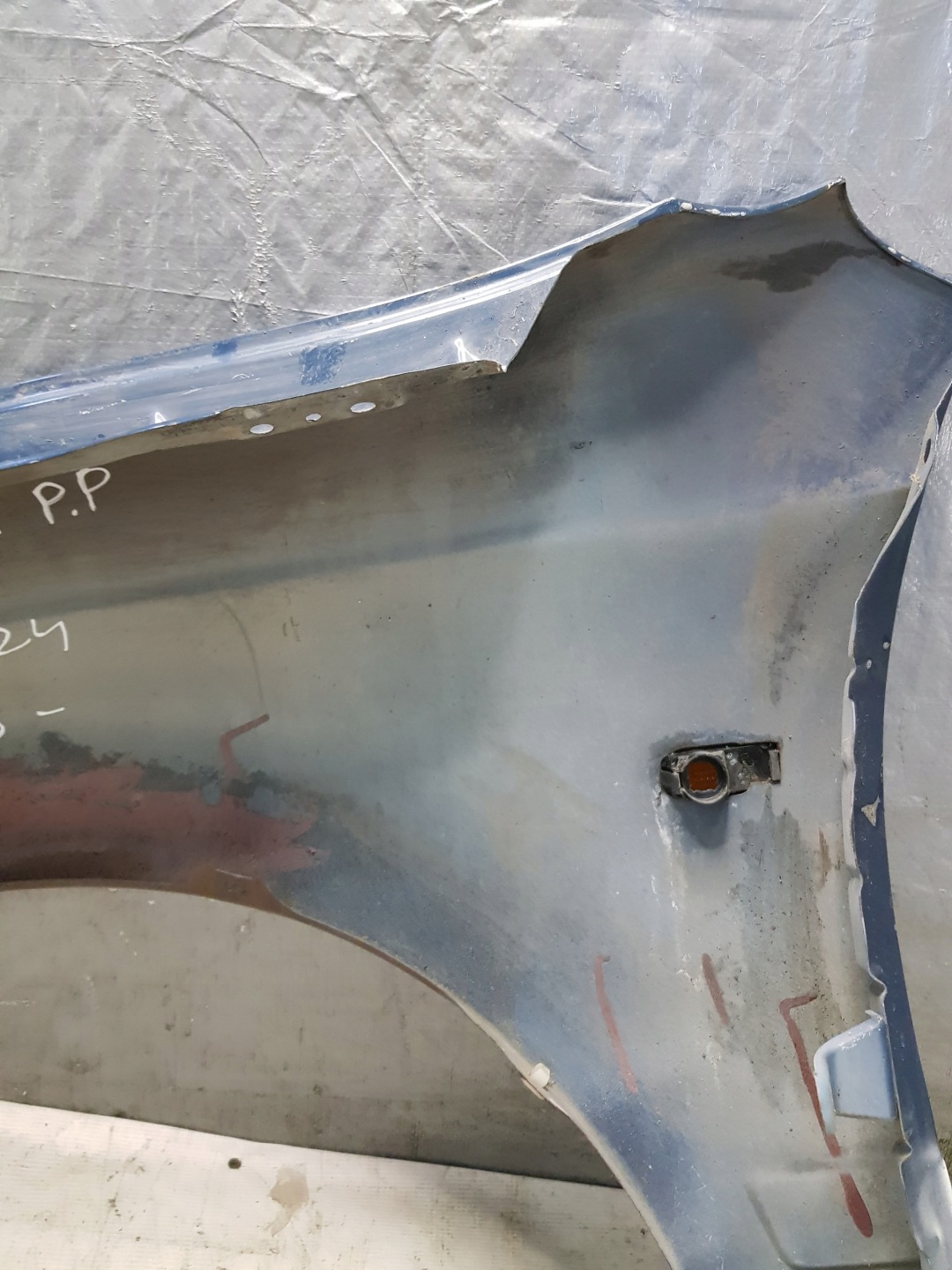 fender TOYOTA CARINA right front graphitic