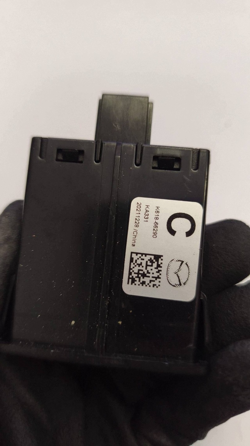 adaptateur connecteur USB Mazda CX-60 K6186620
