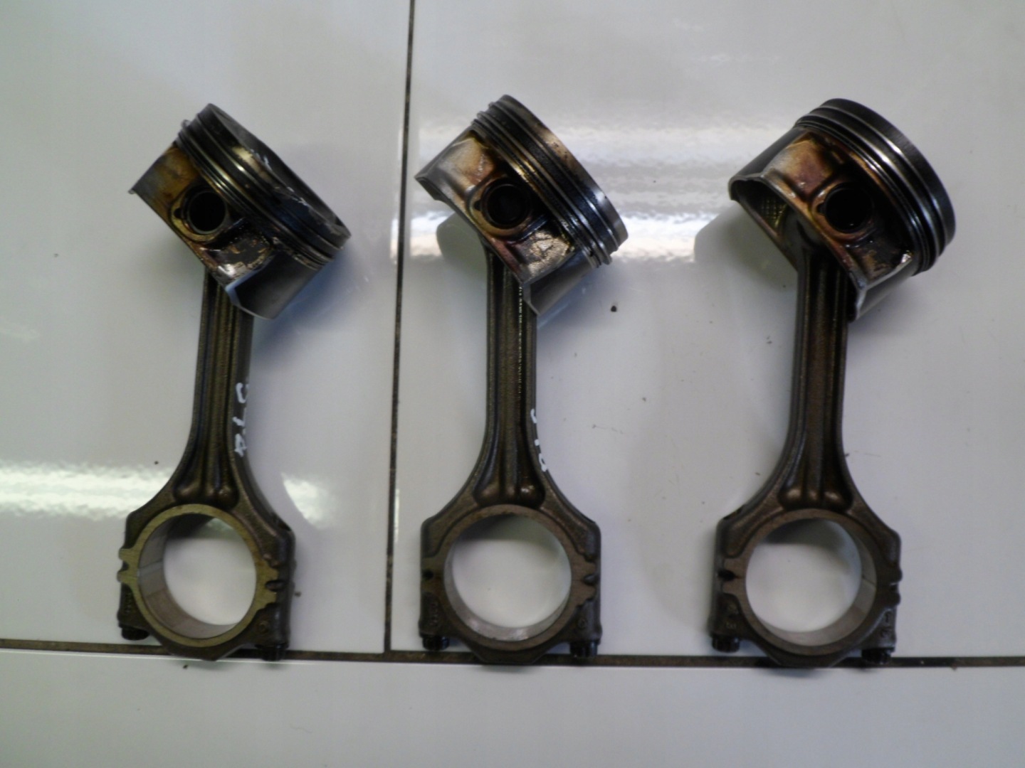 VW GOLF V 1.4TSI BLG piston with connecting rod