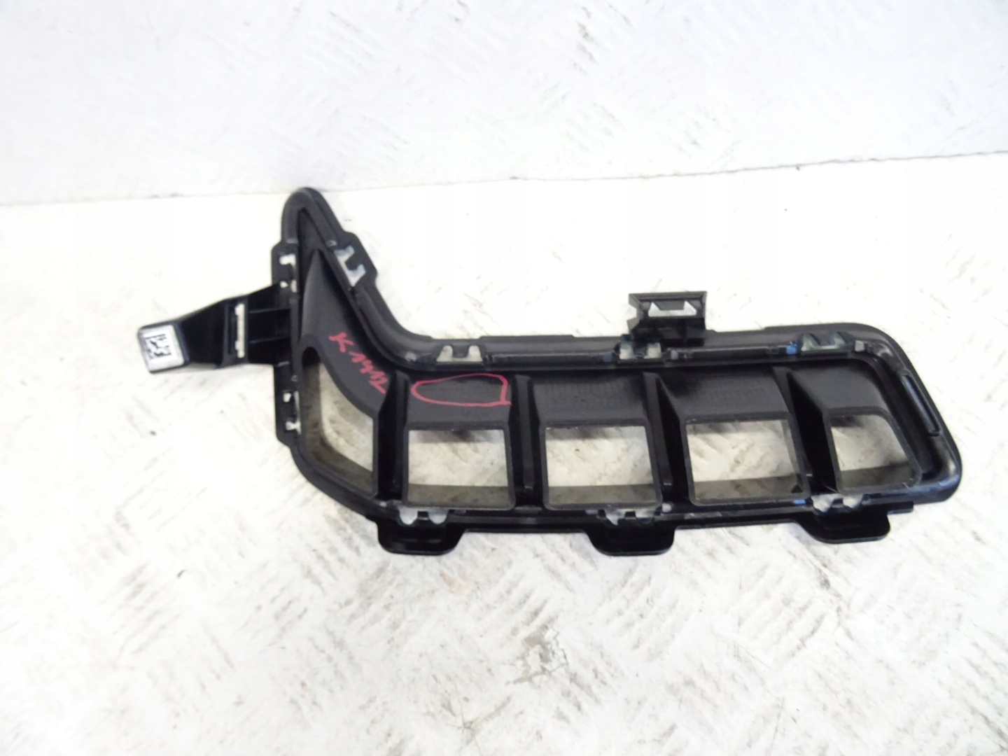 grid of a bumper front front left BMW X5 G05 LCI 511110503420