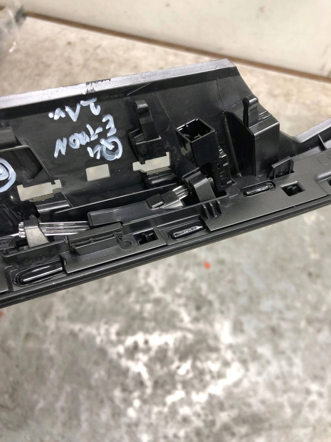 Moulage DEKOR Console AUDI Q4 E-TRON 89B853190