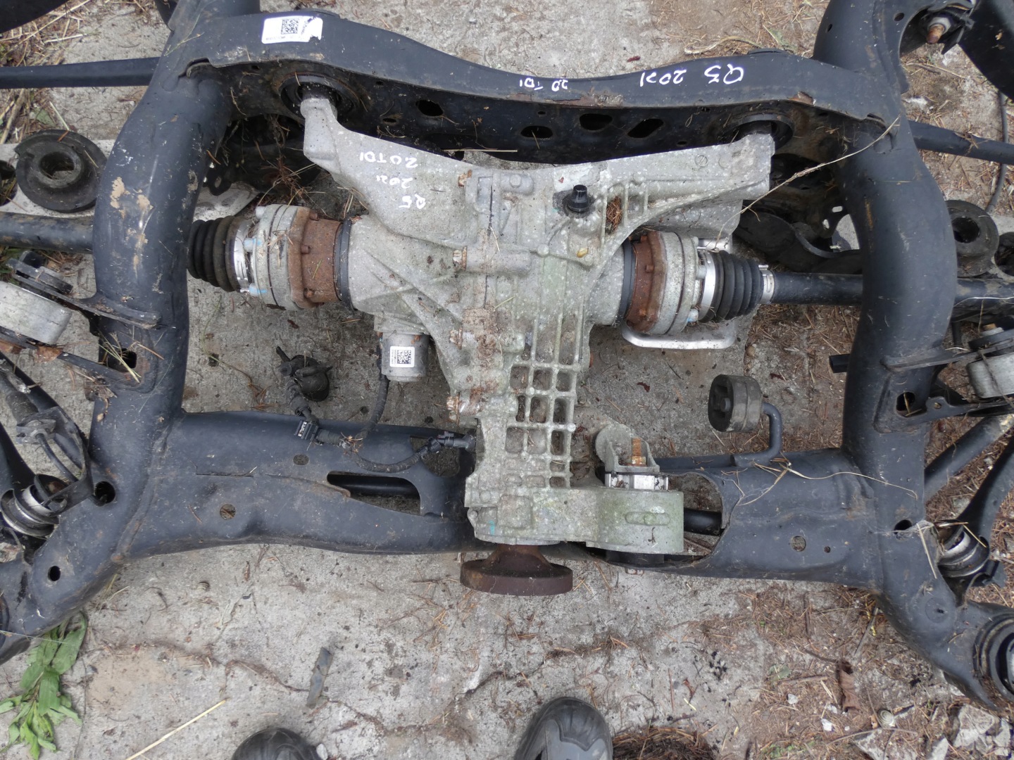 AUDI Q5 80A subframe axle beam rear part sususpension 80A505235