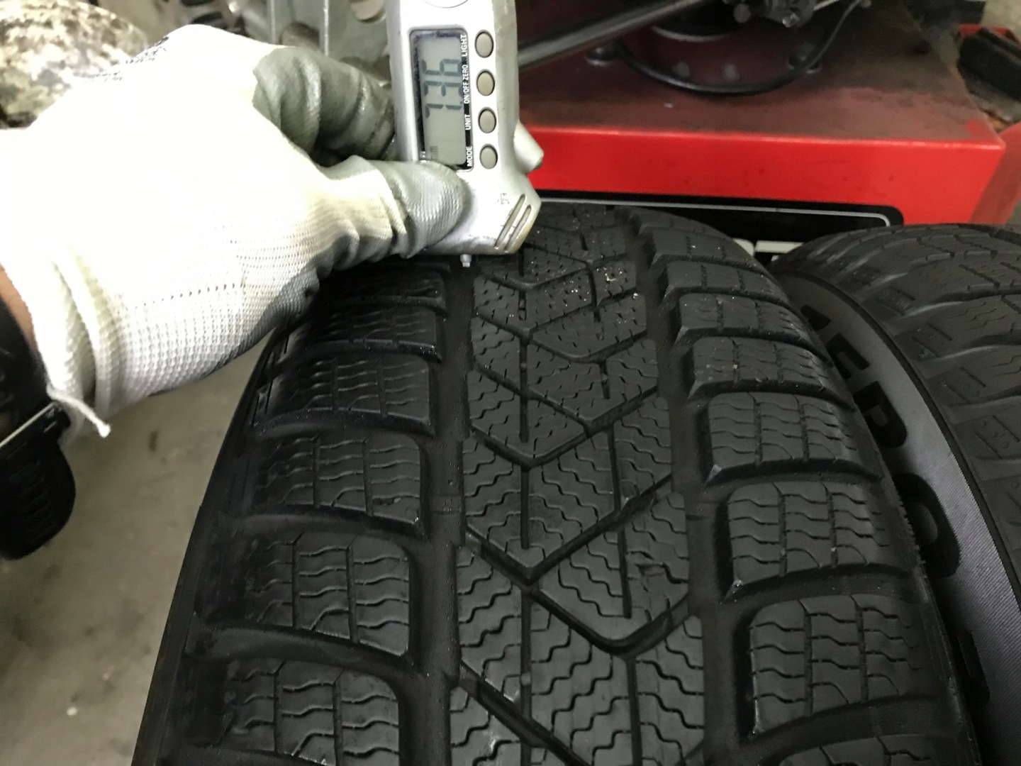 2 tyres winter 205/60R17 Pirelli Sottozero 3 8mm