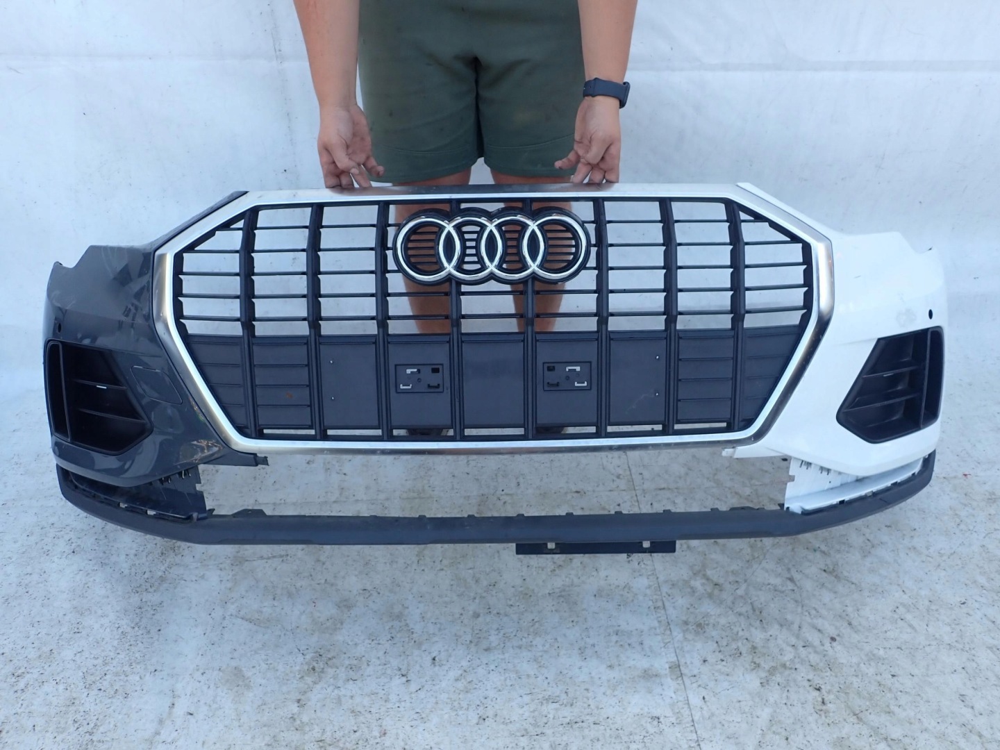 AUDI Q3 II 83A 18- bumper front front PDC