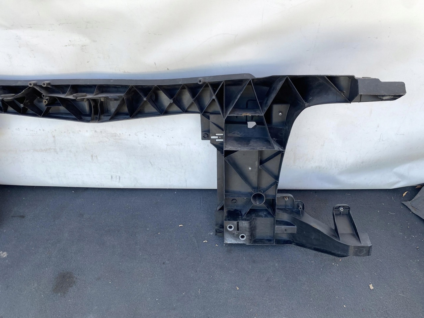 VW CRAFTER 06- Traverse de fer Armature 2E0805591A ORYGINALNE