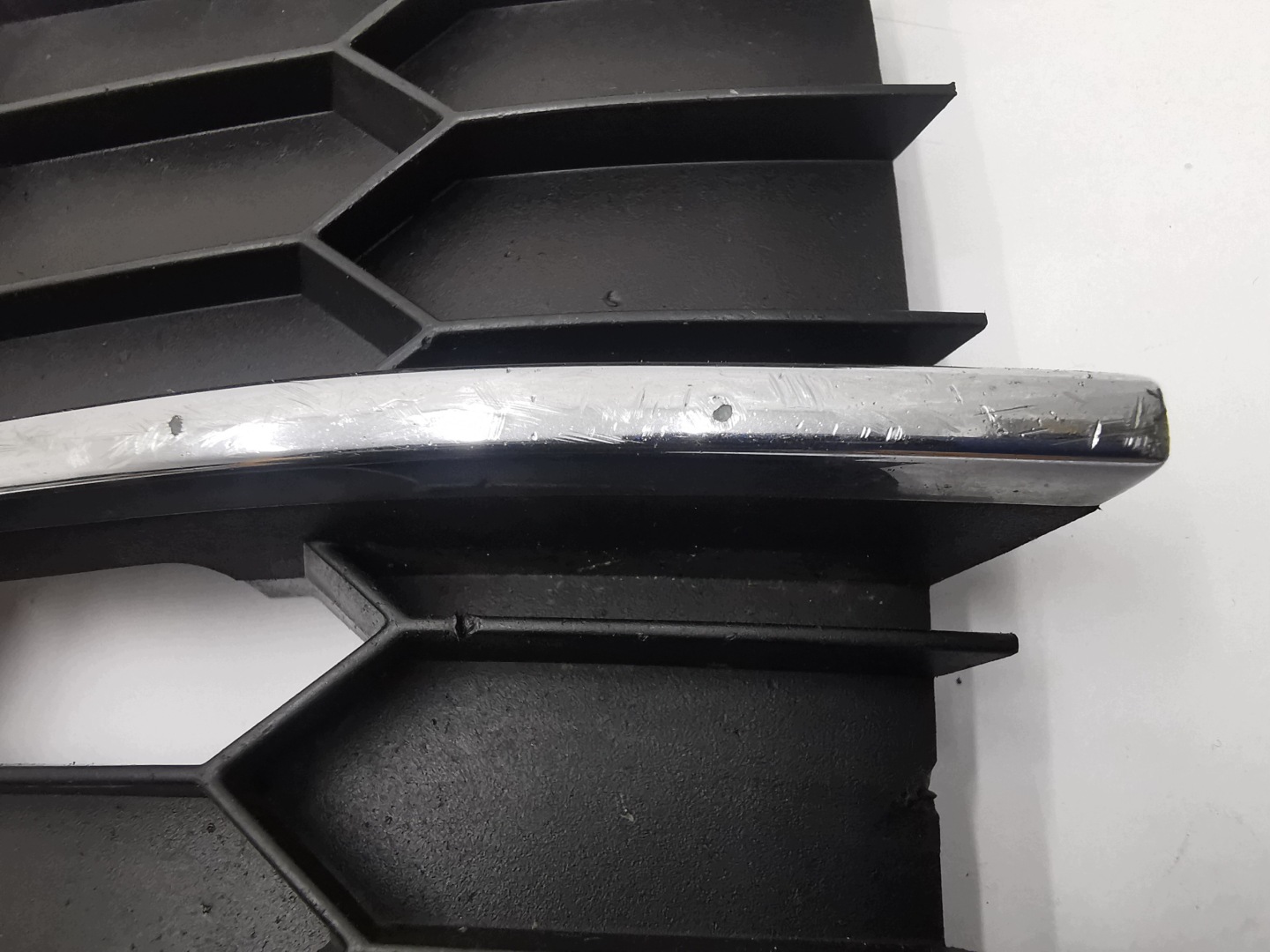 grid of a bumper right front SKODA SUPERB 3 III / 3V0853666