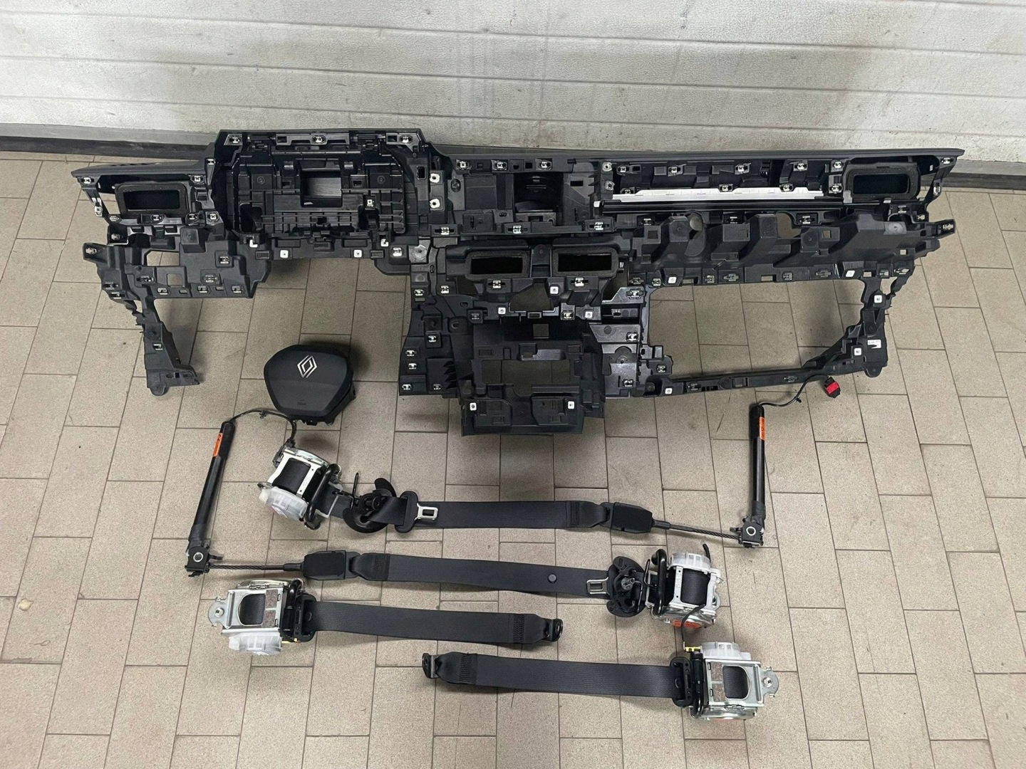 console dashboard airbag PASAZER KIEROWCA tension belts adjusters RENAULT 4 e-tech