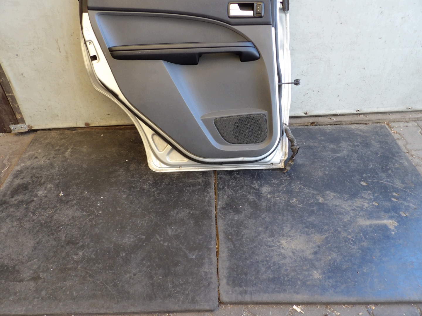 Ford C-max and 2,0 TDCI door rear. left 03