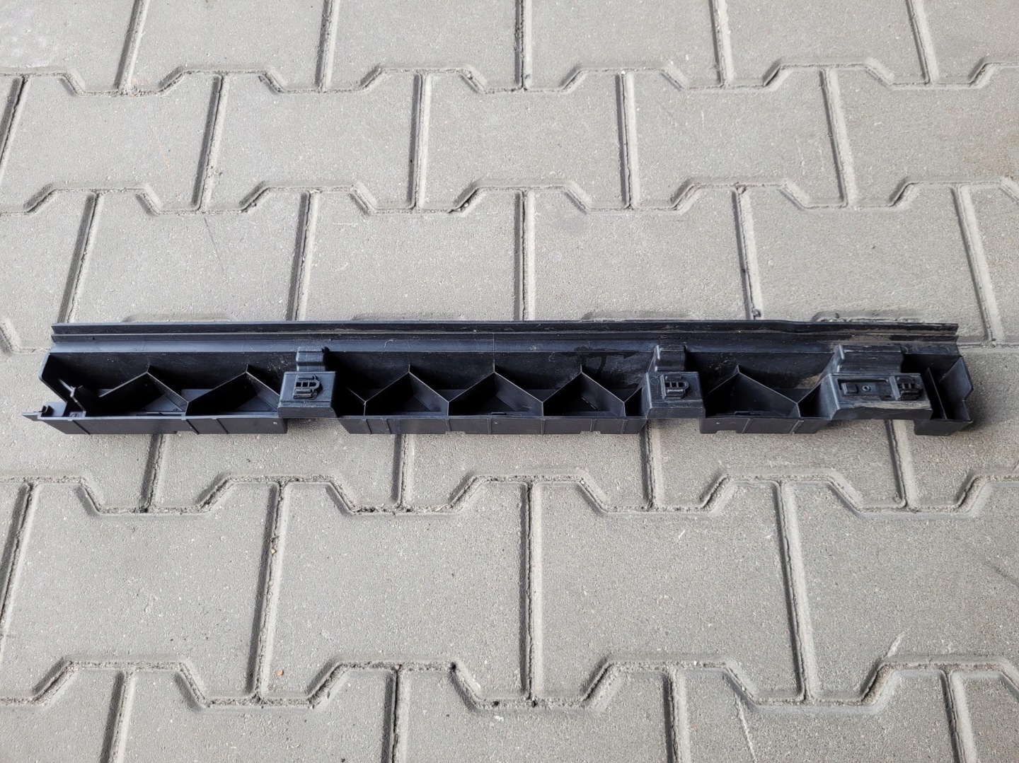 support holder mouldings PROGOWEJ left 31386131 VOLVO S90 II V90