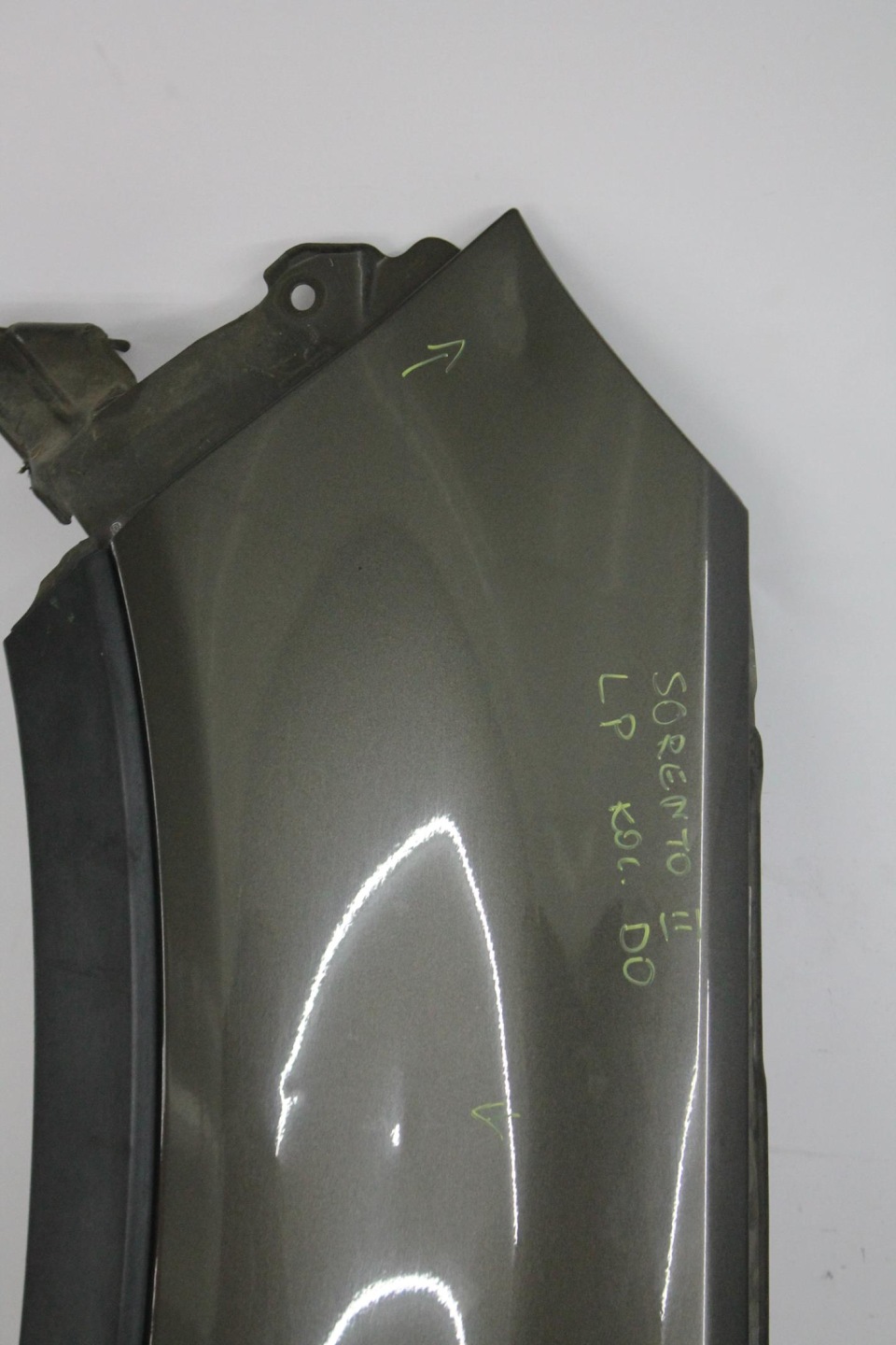fender left front front KIA SORENTO II of wheels. DO