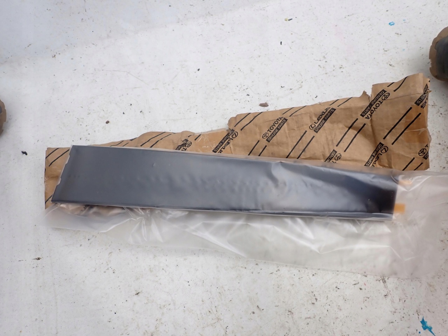 TOYOTA AURIS II 12-18 moulding SLUPKA right front