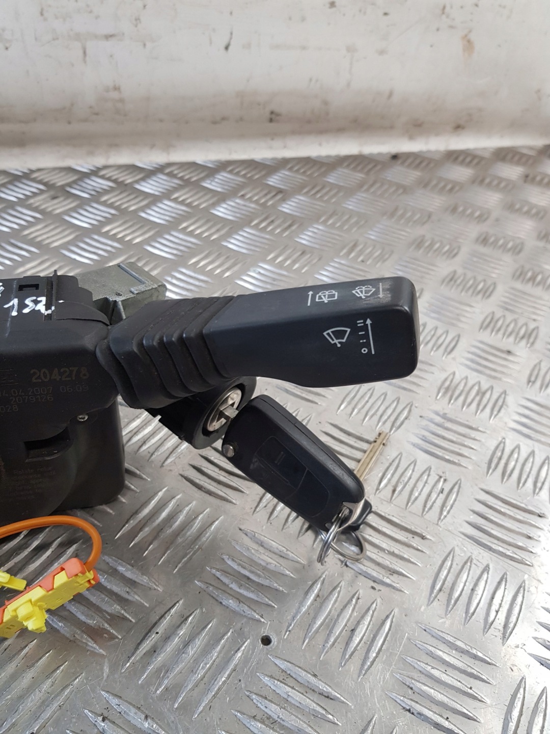 steering wheel levers and controls ignition key 13250226GH OPEL ASTRA H 07R