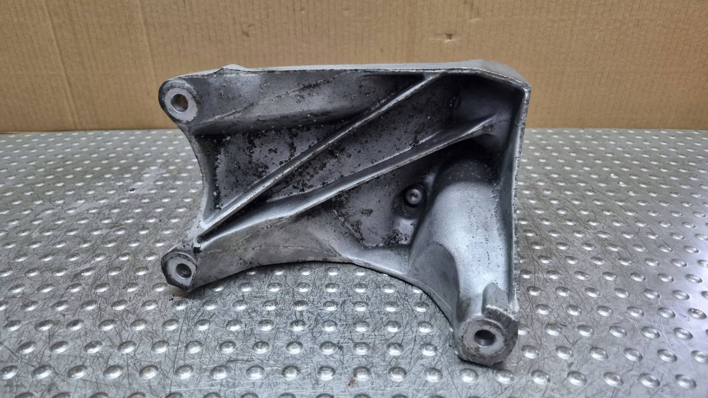 holder engine mount 7L8199308B AUDI Q7 4L TOUAREG 7P
