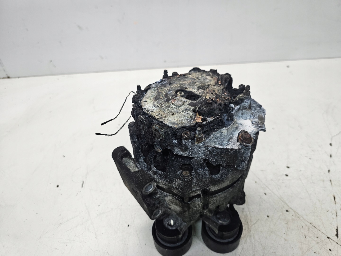 alternator AUDI A4 B9 A5 Q5 06L903018H damaged