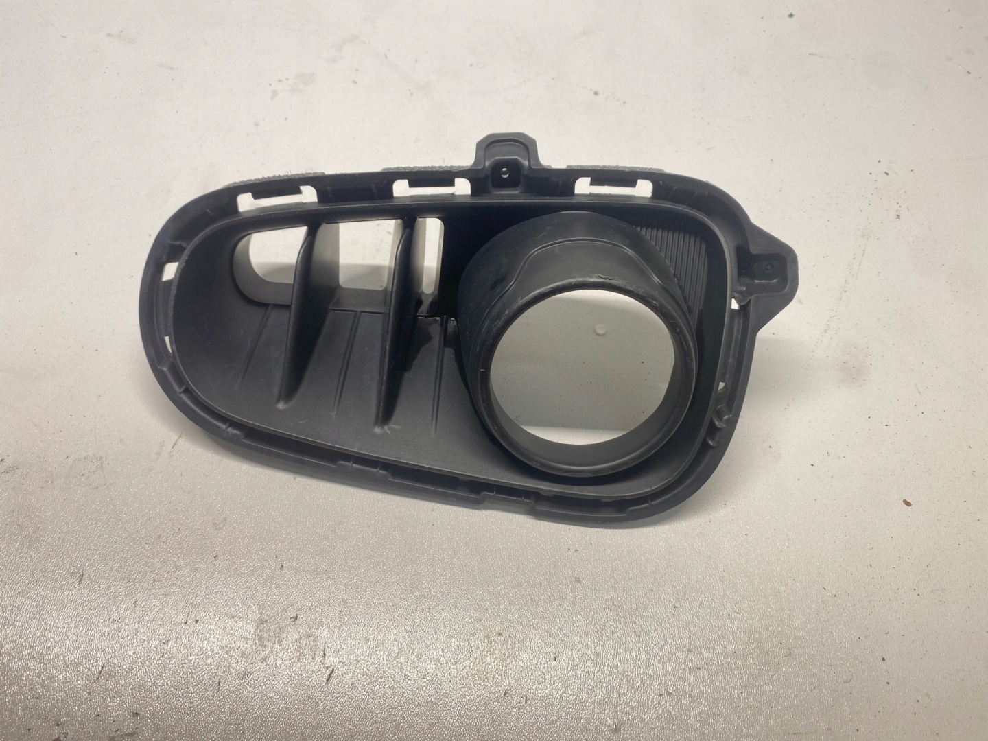 grid of a bumper right front KIA RIO IV V 86524-H8010