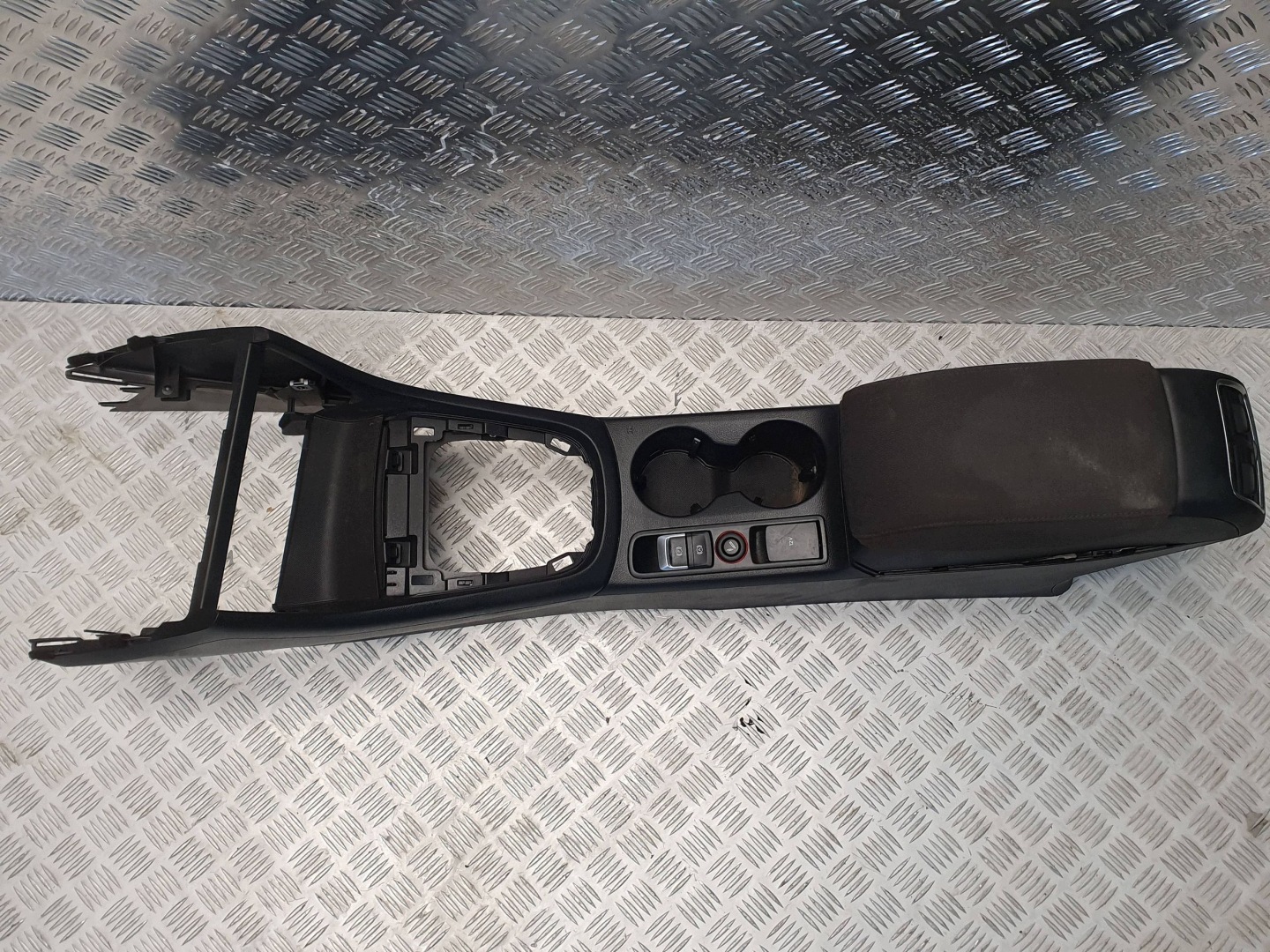 tunnel central armrest passenger compartment 8U0864981A AUDI Q3 8U 11-18