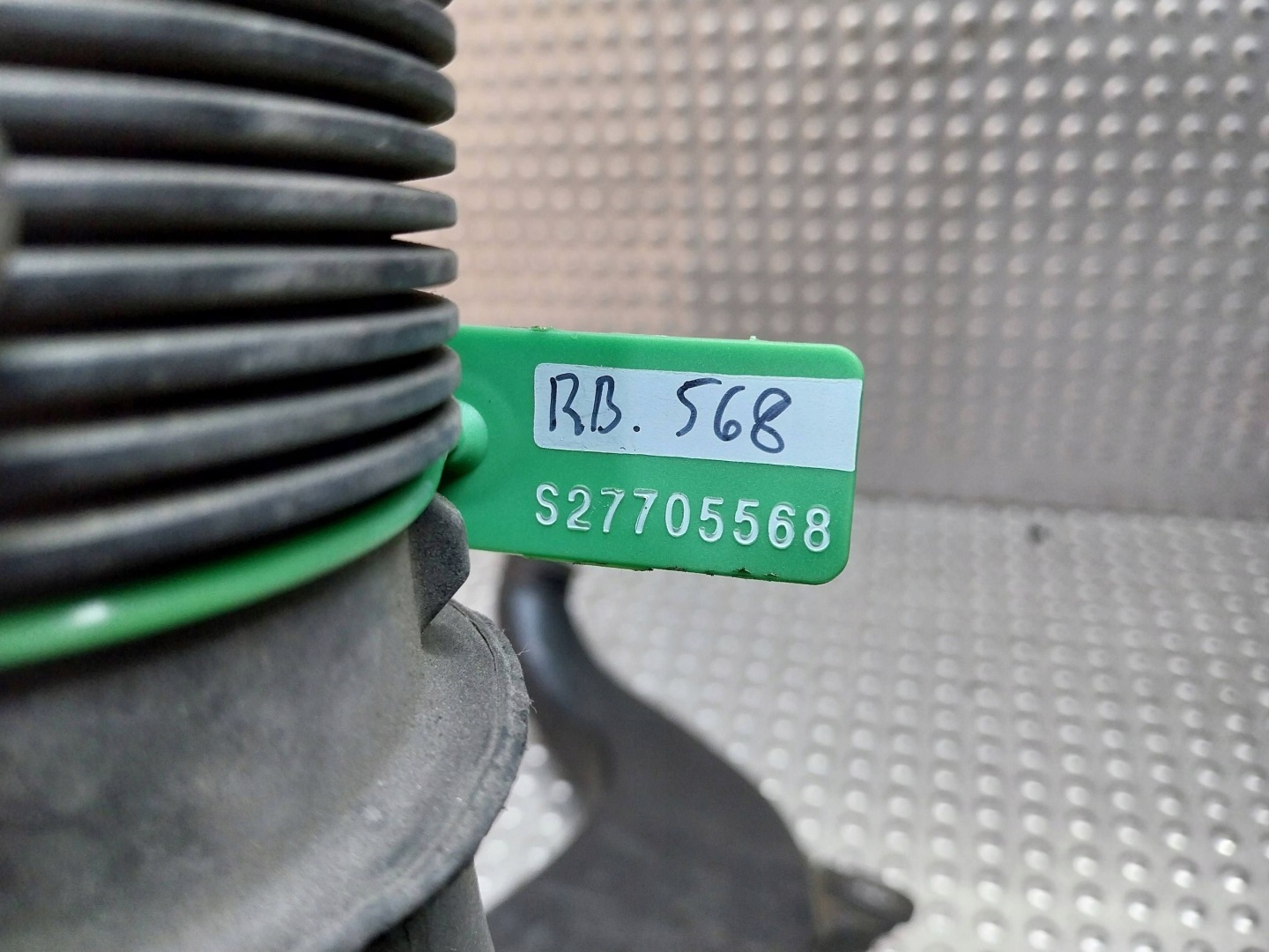 intake tube drain air 7556550 BMW E90 E91 E92 335i N54 3.0 N54B30