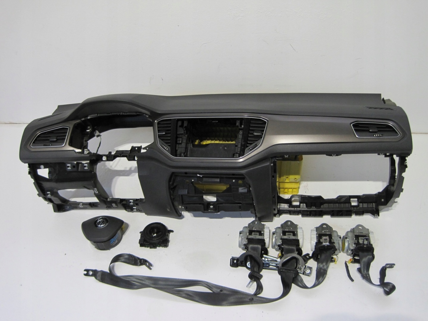 dashboard VW T ROC 2GA tension belts