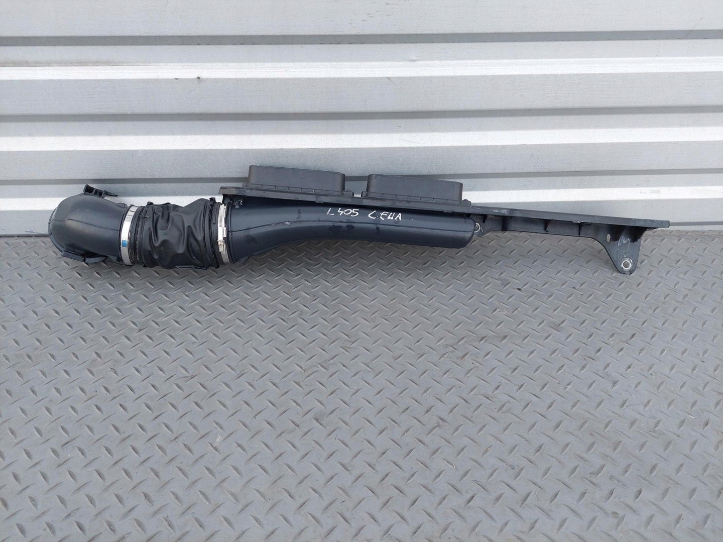 intake air hose front left CPLA-16151-AB RANGE ROVER VOGUE L405