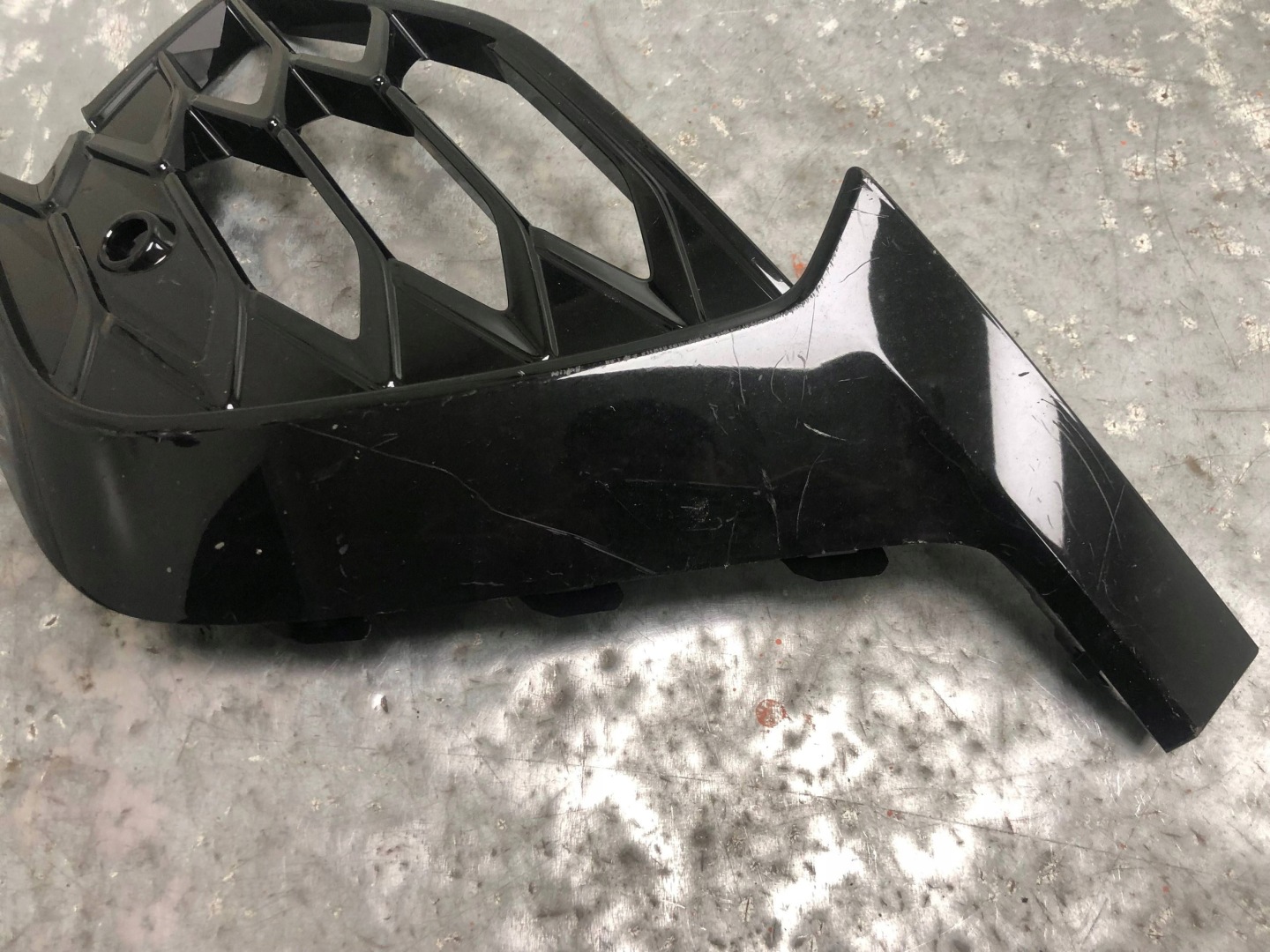 grid of a bumper right front VW GOLF VIII 5H0853666AA