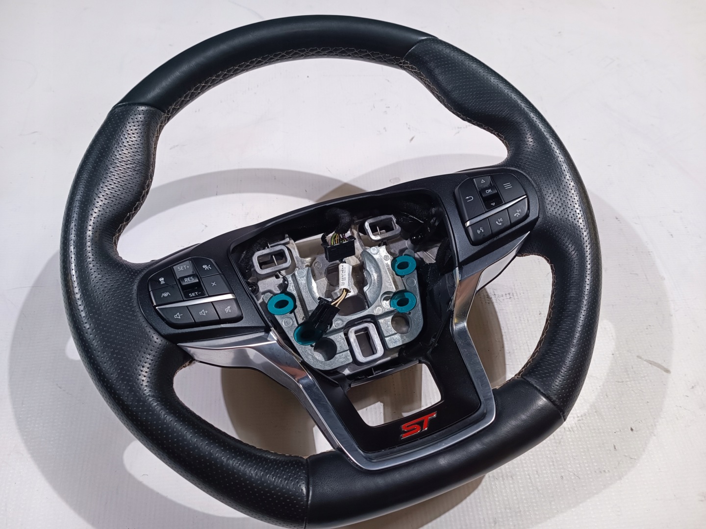 volante ST Ford Explorer VI 2020