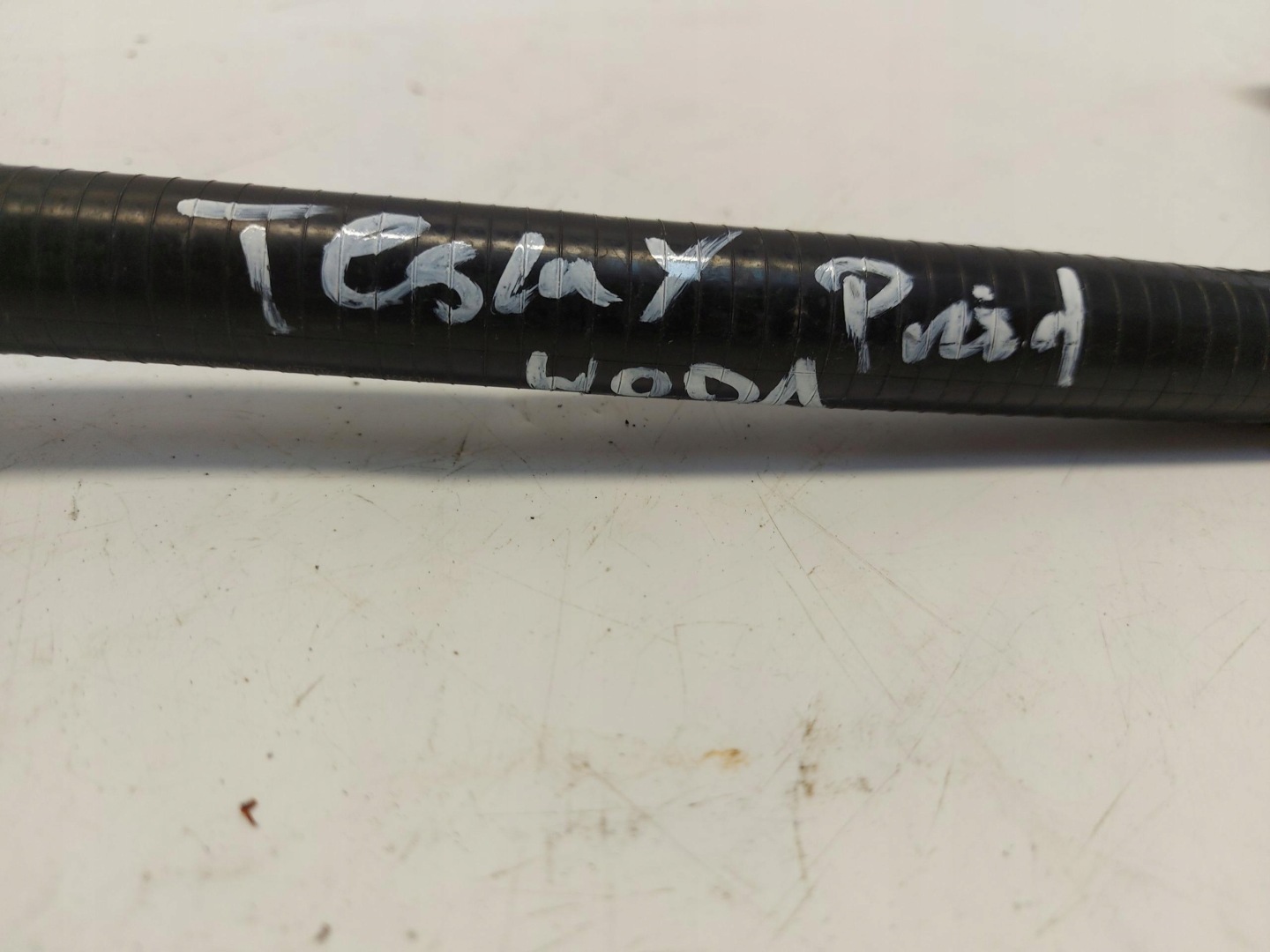TESLA MODEL Y 2024r crijevo prijenos vode 1629591-00-B