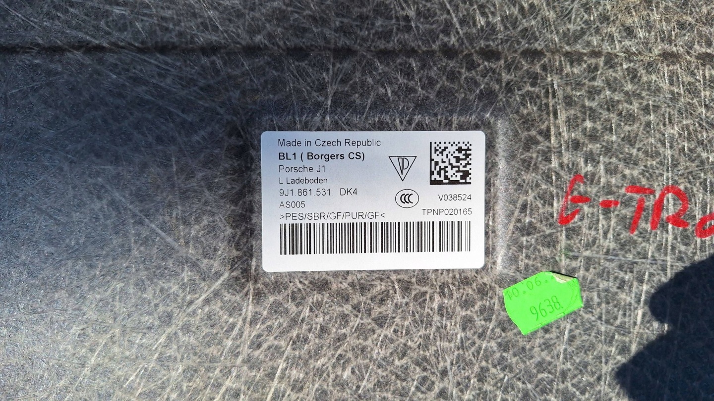 mats floor boot 9J1861531 AUDI E-TRON GT PORSCHE TAYCAN 9J1