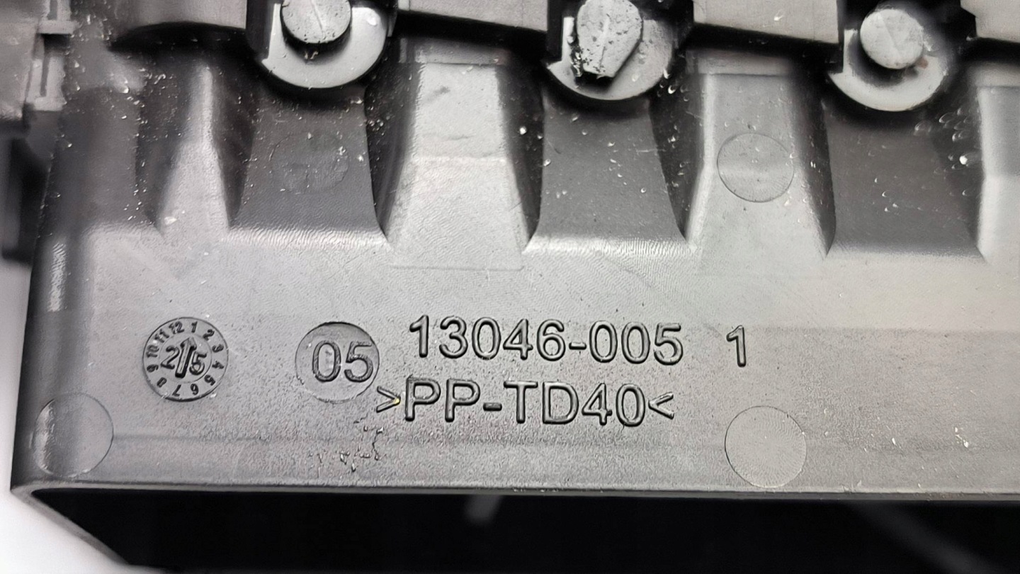 Lüftungsgitter des lüfters 13046-005 DACIA BIGSTER und