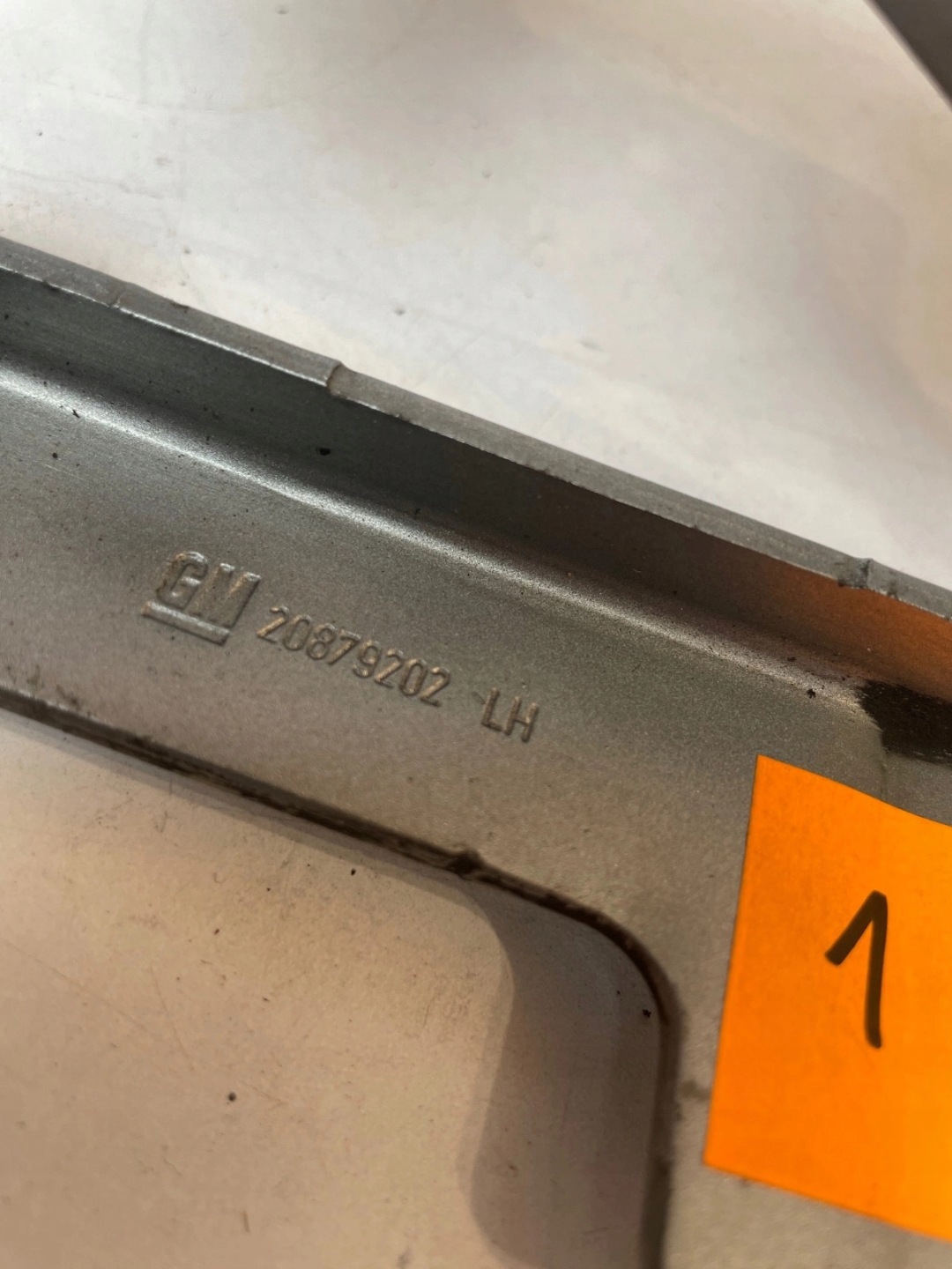 hinge bonnets front front left Opel Astra IV J