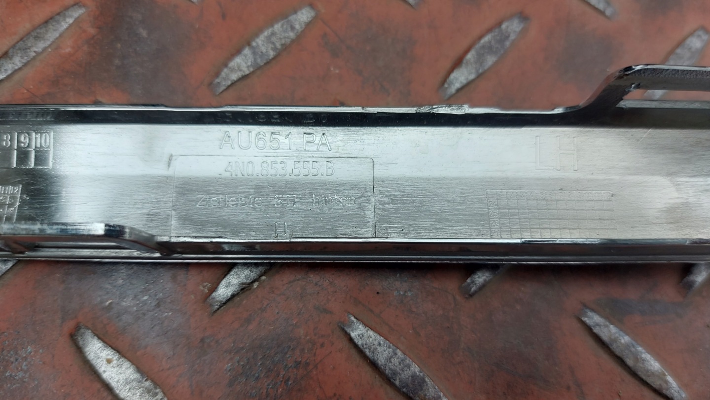 lišta CHROM nárazníku levý záď AUDI A8 D5 17