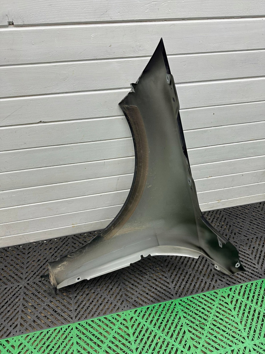 fender front side right BMW 1 F40 colour 475