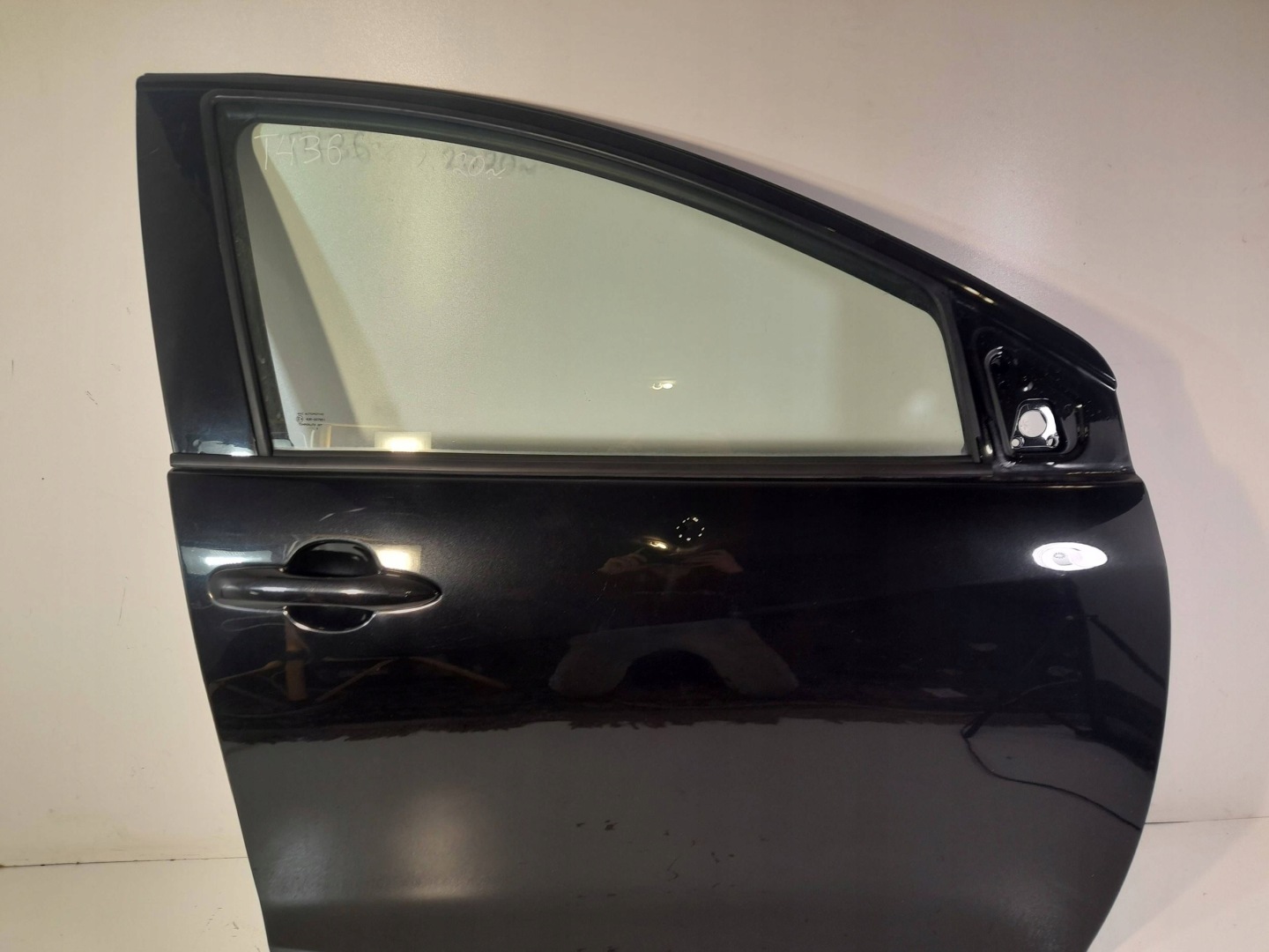Toyota Yaris XP210 door front right (T436)