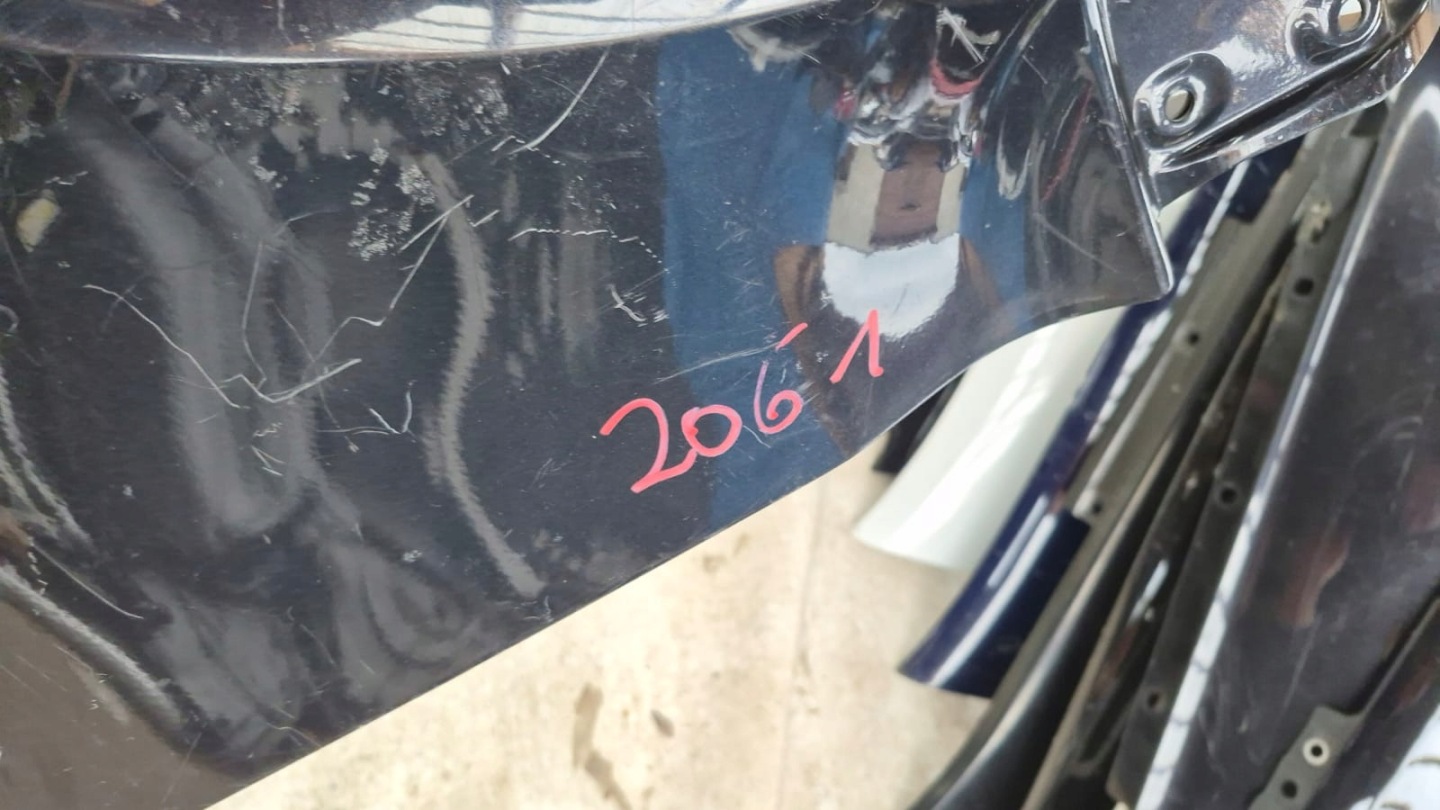 VW TOUAREG and 1 02-06 fender front front right