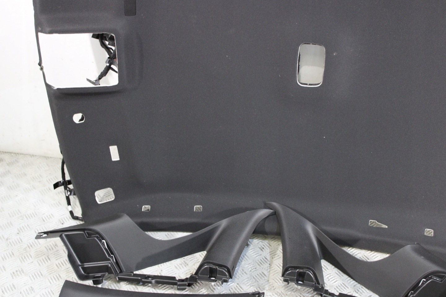 roof upholstery black pillars ARKANA