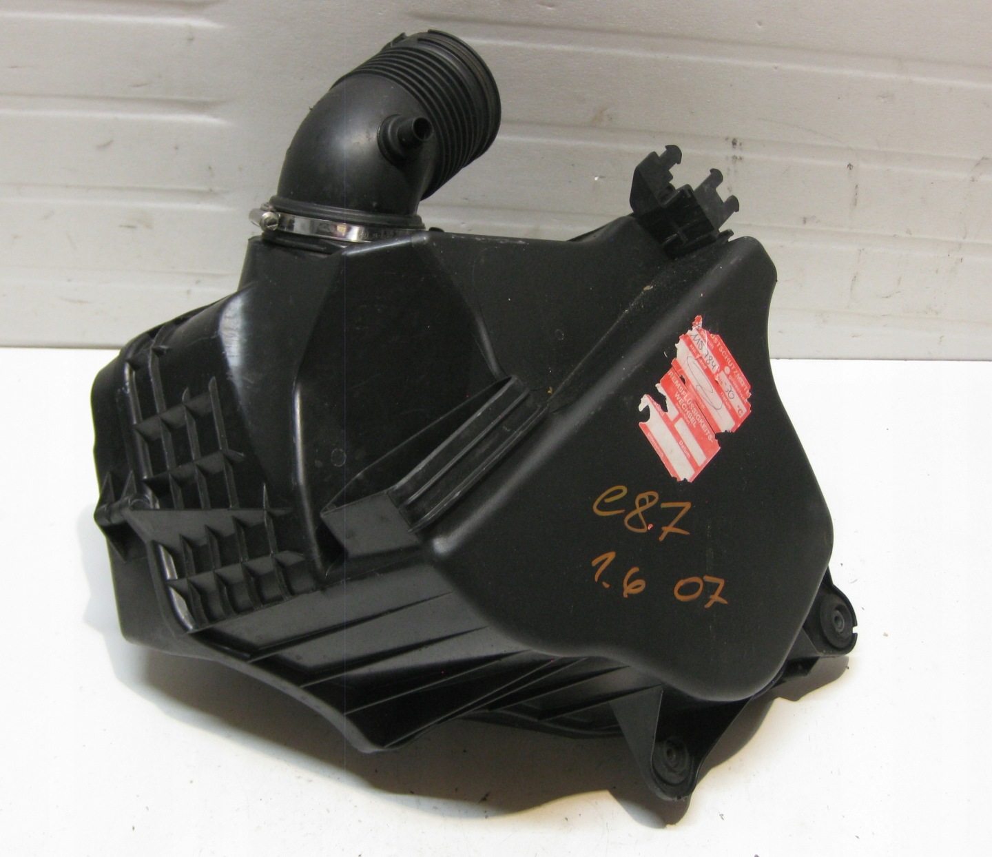 BMW E87 5D 07R air filter housing 7532754